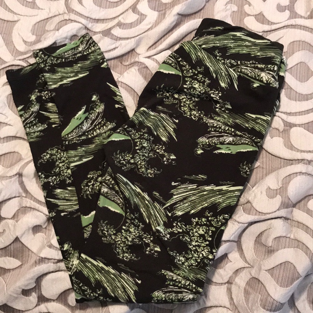 LulaRoe Wave leggings OS